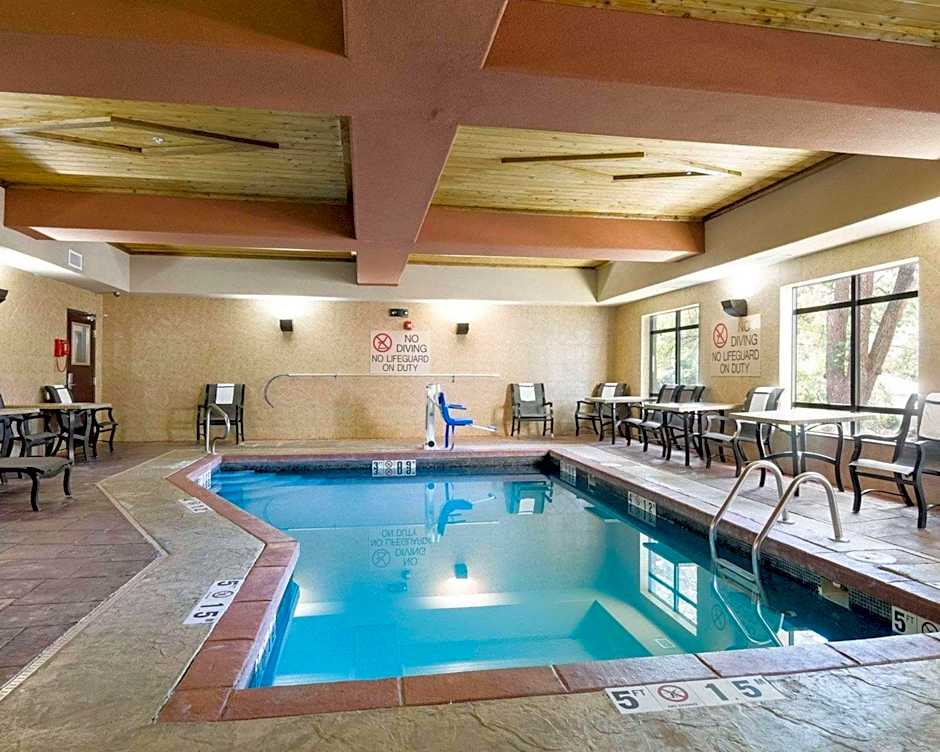 Comfort Suites Topeka Northwest