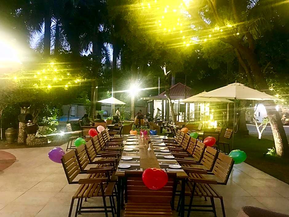 E-outfitting Golden Country Hotel