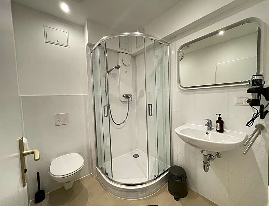 Blue Doors Hostel Altstadt