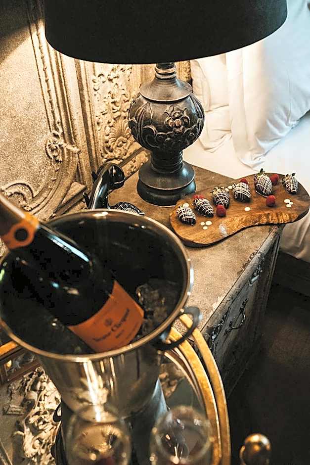 Le Petit Chateau & William de Percy