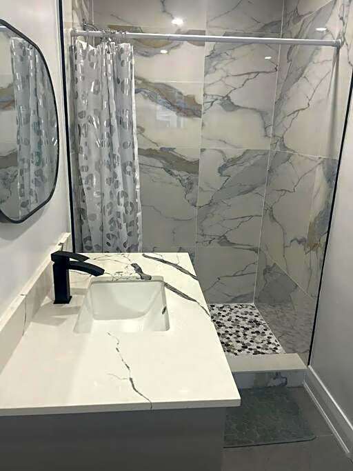Renovated 3 Bedroom House-Niagara View