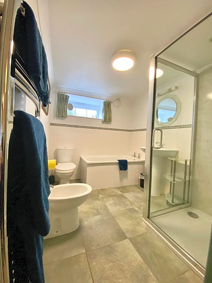 Lynwood House Bed and Breakfast