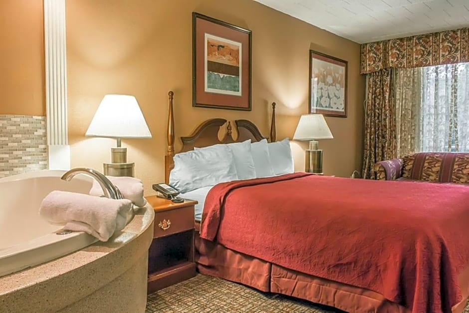 FairBridge Inn & Suites Poconos