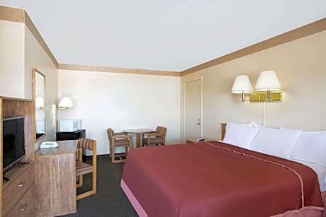 Queen Room - Non-Smoking
