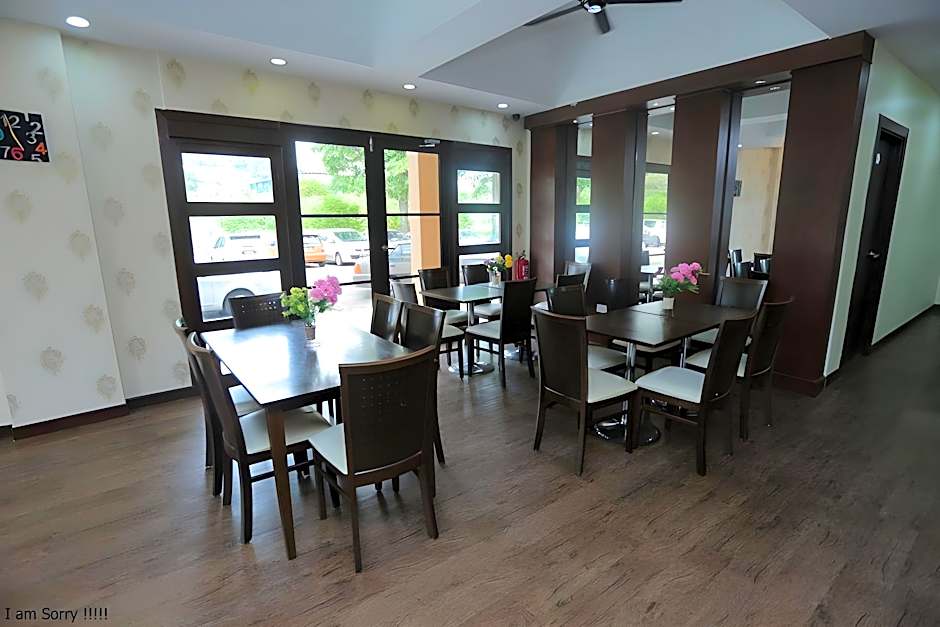 JAM Hotel Kota Warisan Near ERL Salak Tinggi Sepang