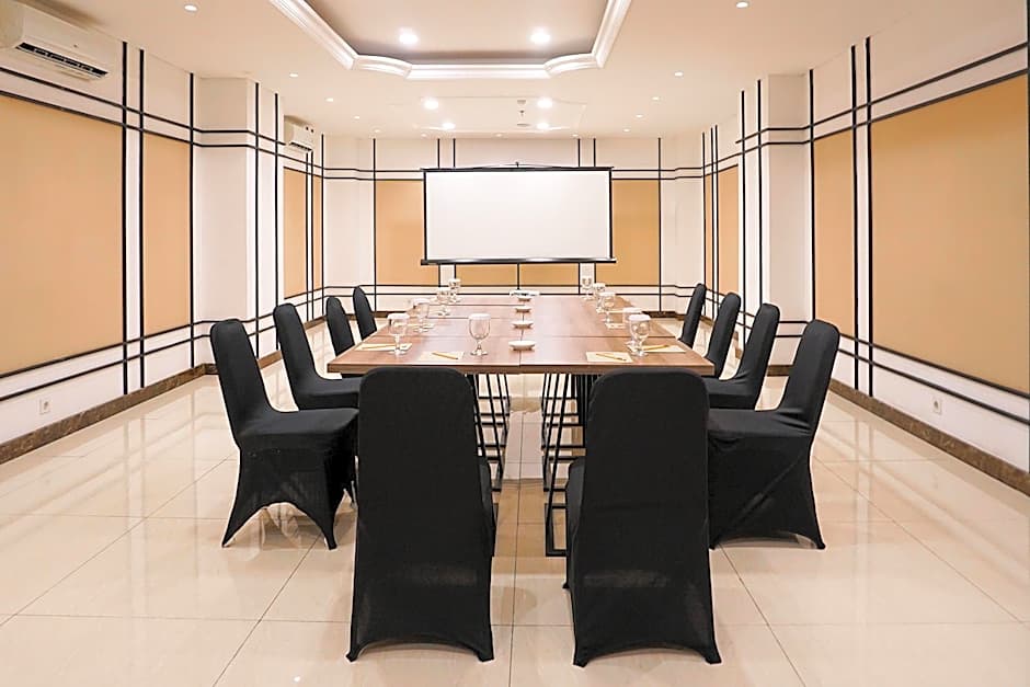 Maxonehotels At Glodok