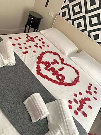 Deluxe Double Room with Side Sea View