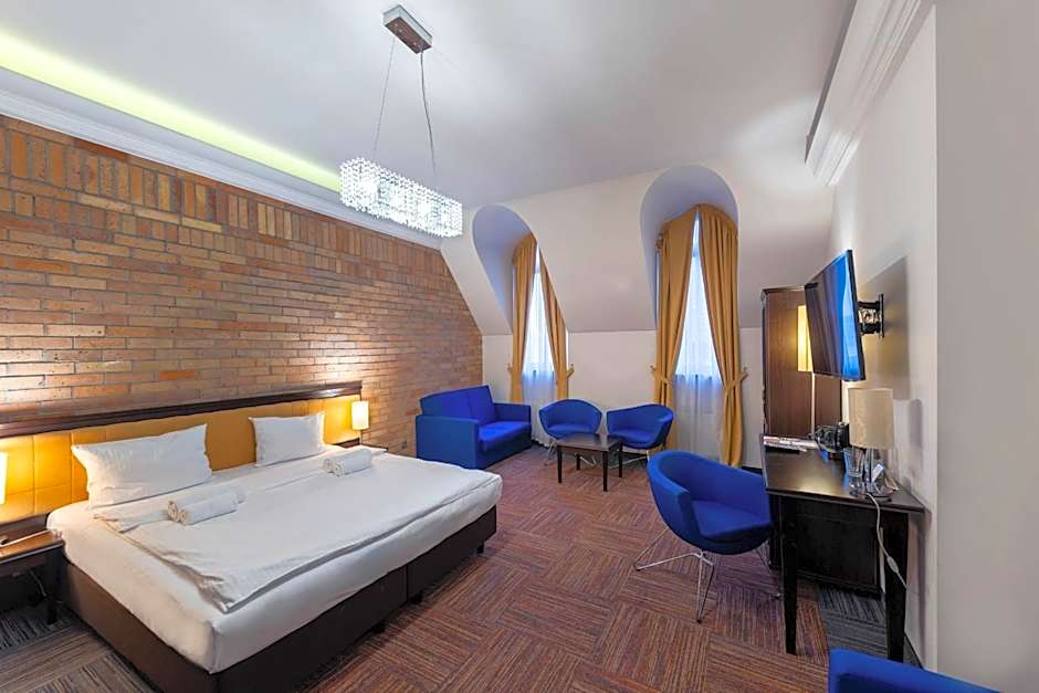 Palazzo Rosso Old Town