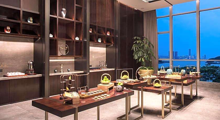 HUALUXE Xiamen Haicang Harbour View By IHG