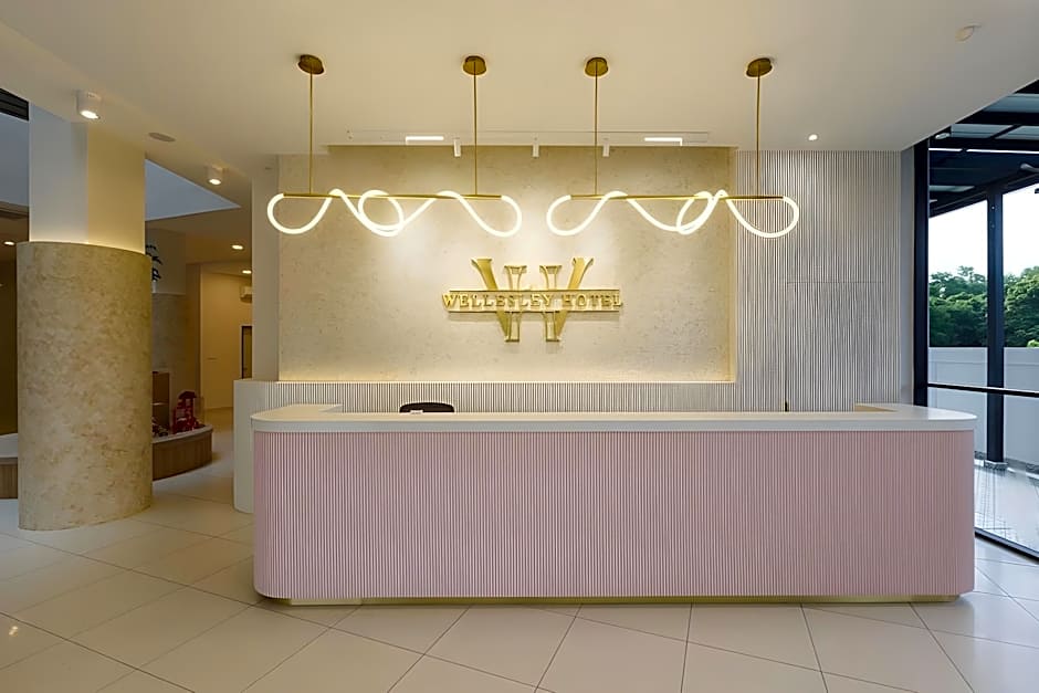 Wellesley Hotel