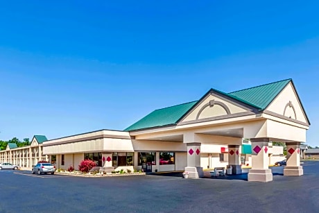 Ramada by Wyndham Grayling Hotel & Conference Center