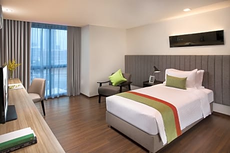 Studio Deluxe (Urban Community Room)