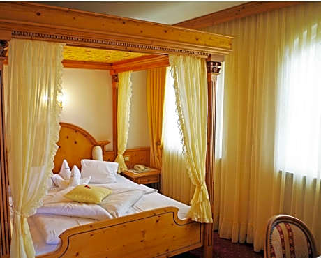 Junior Suite with Garden View