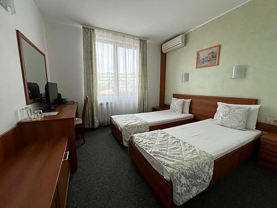 Family Hotel 007 Ivan Dimitrov-Kuklata 15 Str