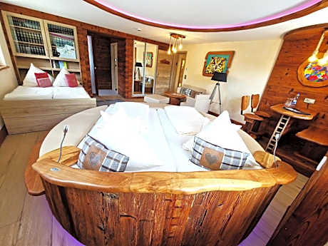 Deluxe Suite with Spa Bath