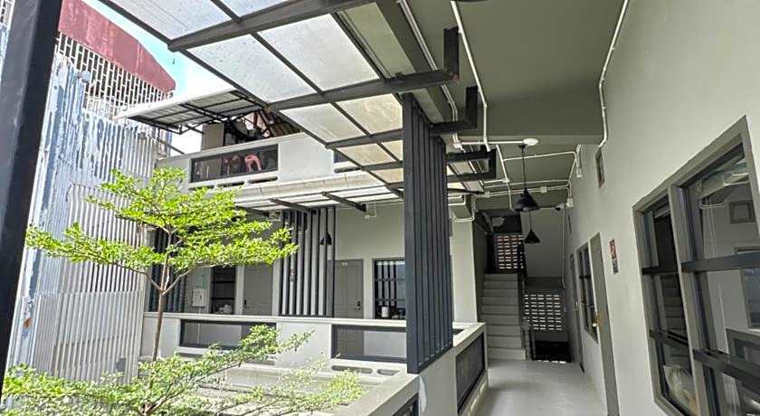 Sailomyen Cafe & Hostel