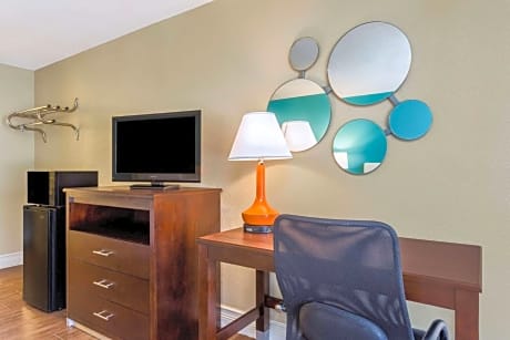 Queen Room with Two Queen Beds and Roll-In Shower - Mobility/Hearing Accessible - Non-Smoking