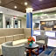 Holiday Inn Express & Suites Galesburg
