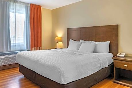 King Suite - Non-Smoking