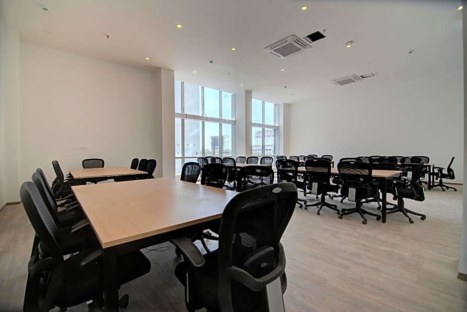 Townhouse Sector 49 Near Logix city centre