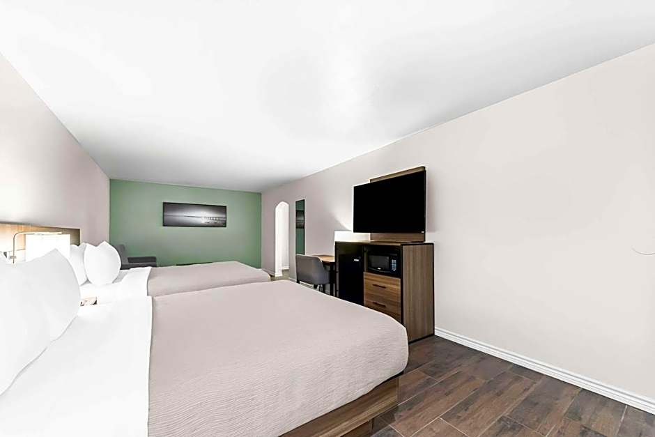 Quality Inn & Suites Port Lavaca near Lighthouse Beach