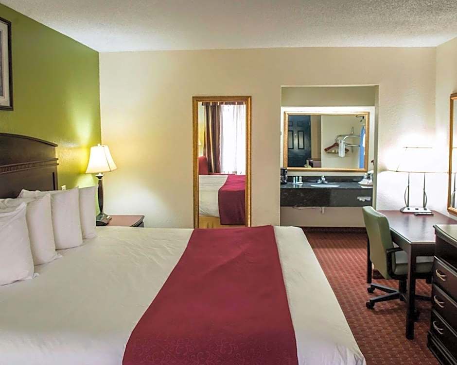 Quality Inn Chipley I-10 at Exit 120