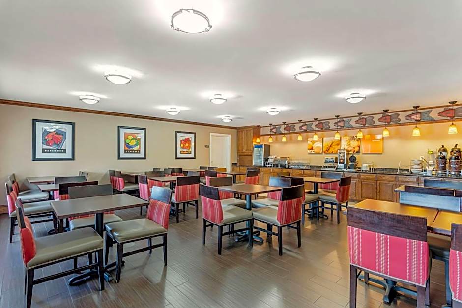 Comfort Inn & Suites Dover near Speedway