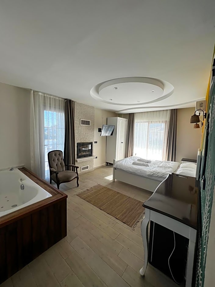 La Mira Suites