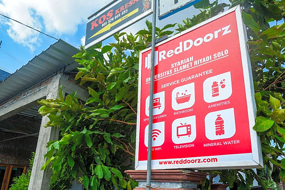 RedDoorz Syariah near Universitas Slamet Riyadi Solo