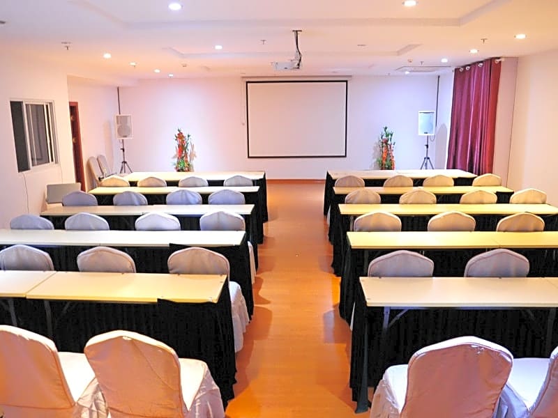 GreenTree Inn Jiangsu Yancheng Dongtai Jianggang Yingbin Road Gangcheng Avenue Business Hotel