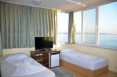 Quadruple Room with Sea View