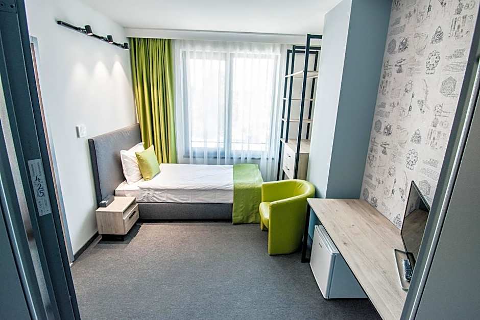 A&M Hotel with free parking