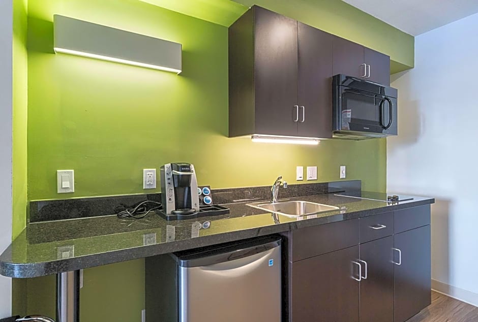 Studio 6 Bruderheim, AB