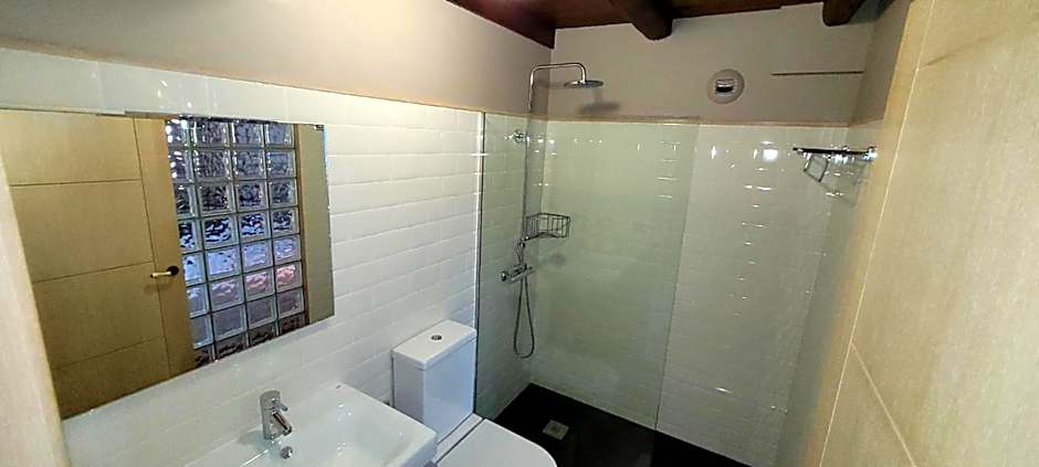 Habitaciones La Cuevona de Guitiriz,Parga, en el camino norte Lugo