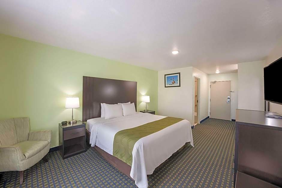 Quality Inn & Suites Clayton, NM