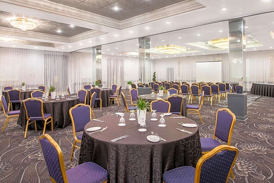 Armon Plaza Montreal Airpt, Trademark Collection by Wyndham