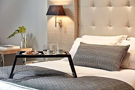 Junior Suite Courtyard View