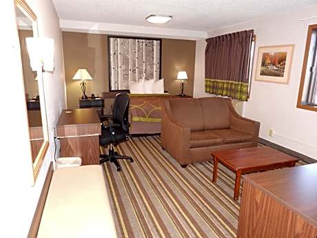 Queen Studio Suite - Non-Smoking