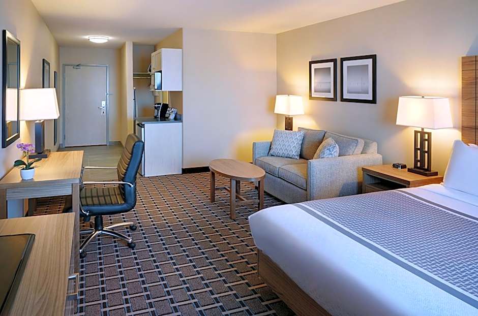 Pomeroy Inn and Suites Vermilion