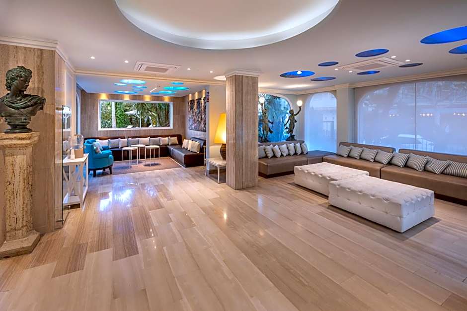 Monica Hotel