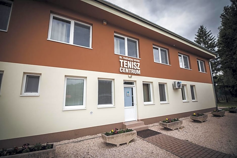 Tenisz Panzió - Baja