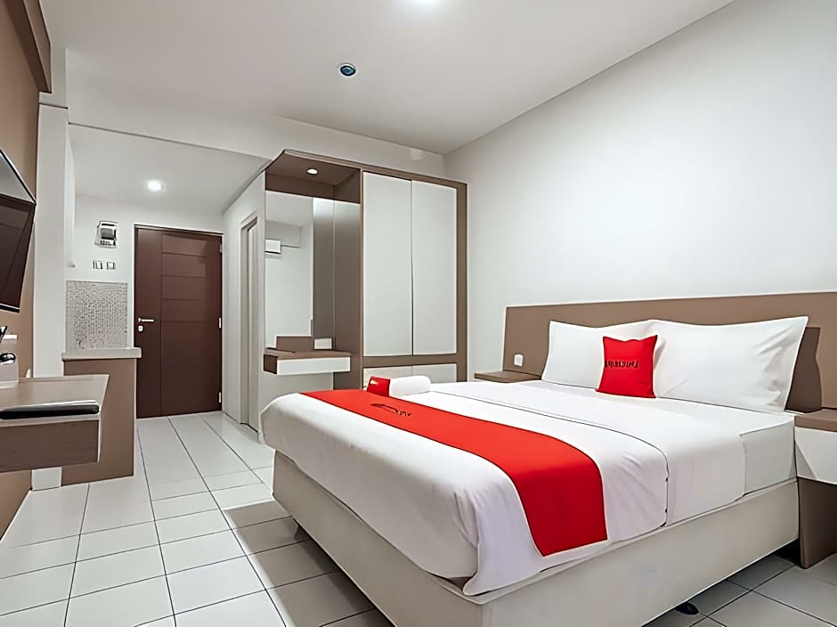 Emerald Apartel by RM.