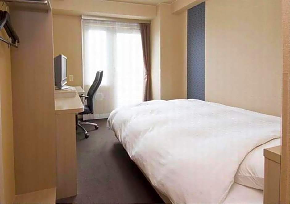 Foto 1 dari 4 — Double Room - Station Side - Non-Smoking
