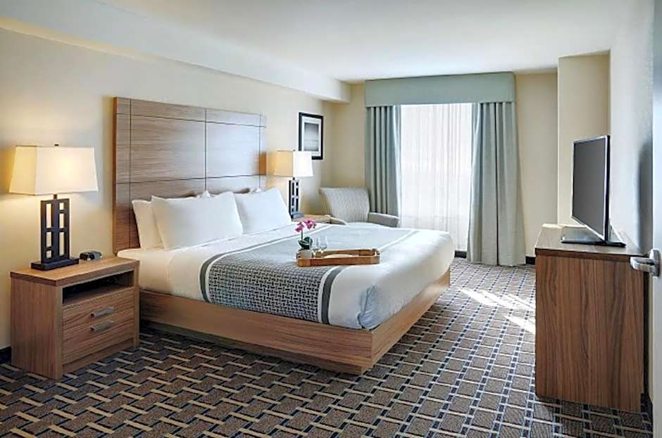 Pomeroy Inn and Suites Vermilion