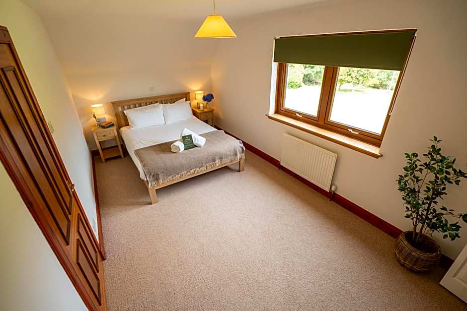 Woodlands House with Hot Tub