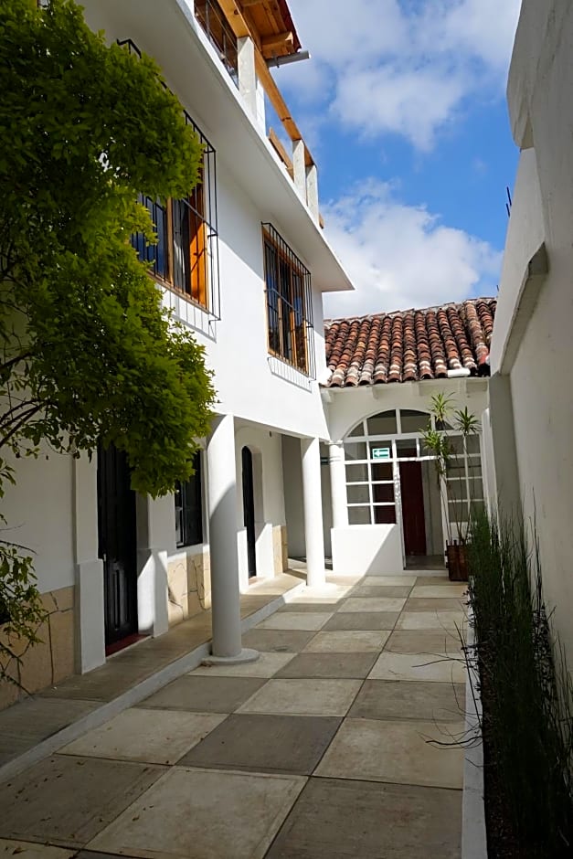 La Tozi Hotel