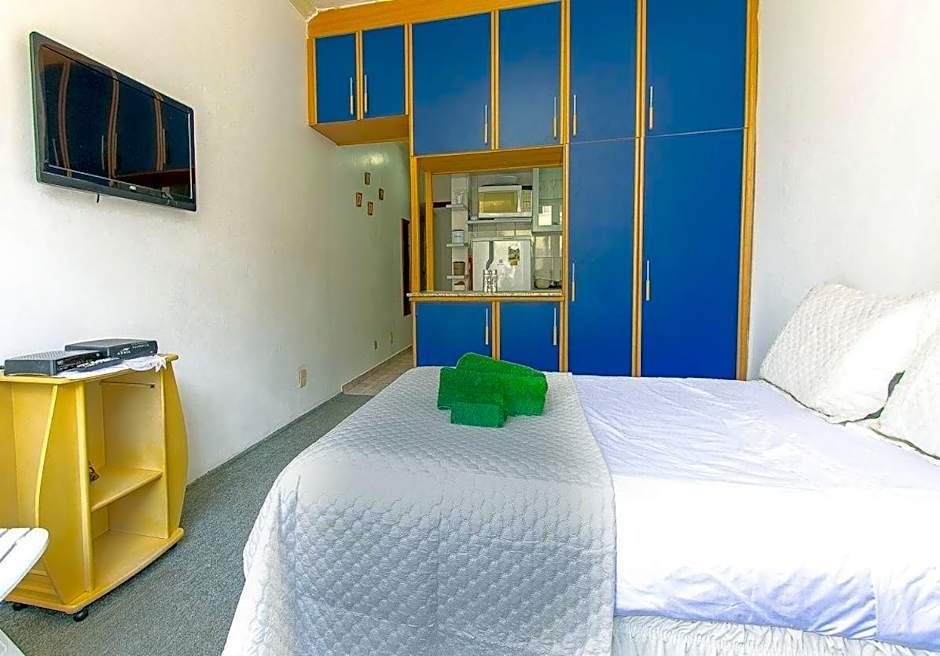 Side Ocean View: Cozy Studio