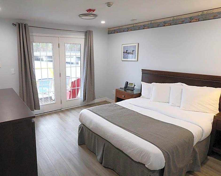 Algonquin Lakeside Inn