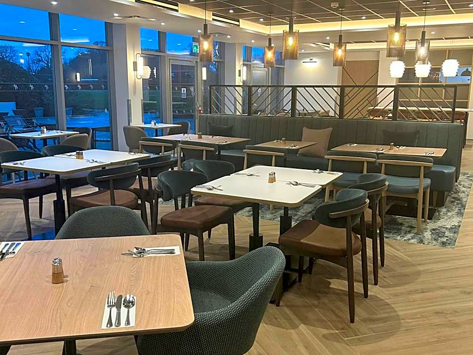 Holiday Inn London Luton North by IHG