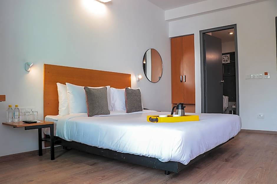 Super Townhouse Galleria Market Near Golf Course Road